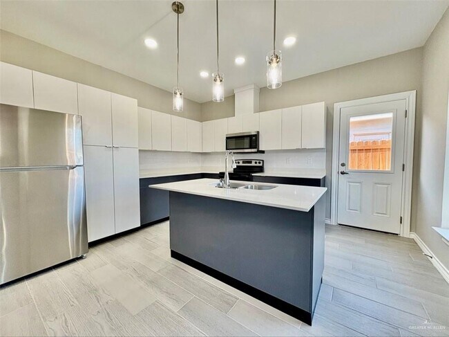 Building Photo - 11 Yankton St