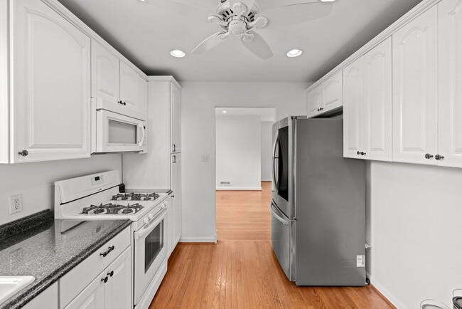Building Photo - Rare Garage and Steps to Metro 4br  2ba