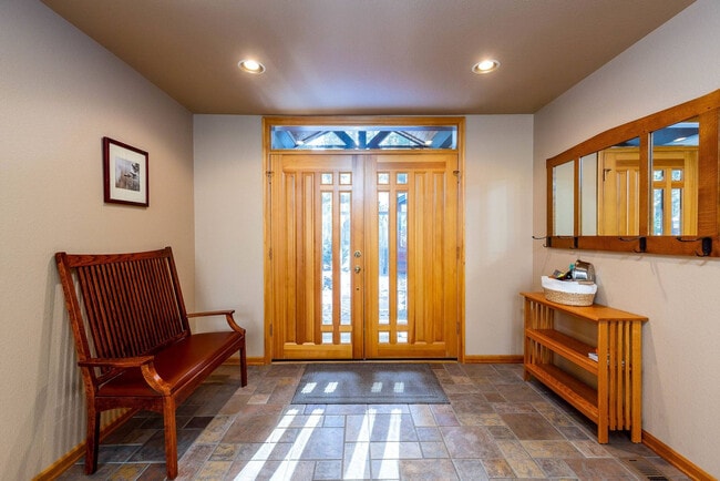 Building Photo - 17028 Cooper Dr