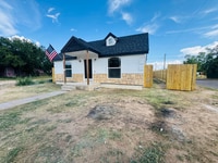 Building Photo - 39 W 9th St