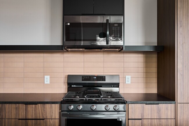 Building Photo - 412 Hackberry Ln