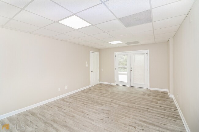 Building Photo - 260 Austin Dr