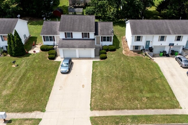 Building Photo - Three bedroom duplex
