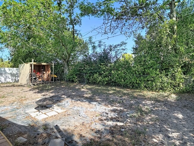 Building Photo - 5913 Appletree Rd