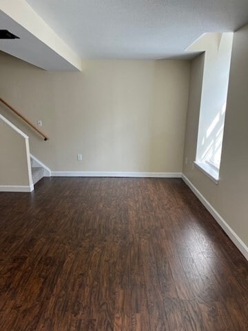 Building Photo - 201 Thorndike St