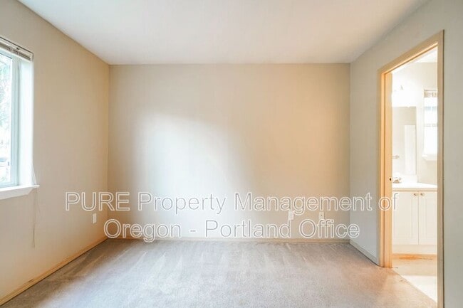 Building Photo - 3633 NE 158th Ave