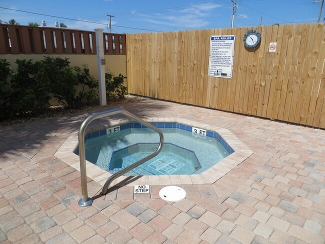 Building Photo - 355 S Ocean Dr