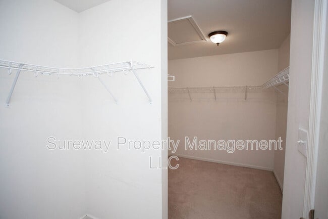 Building Photo - 15 Fawn Ct