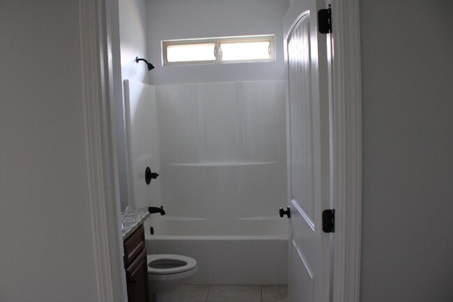 Building Photo - 135 Alicia Dr