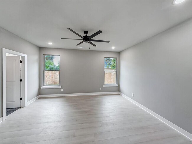 Building Photo - 10 Olmsted Cir