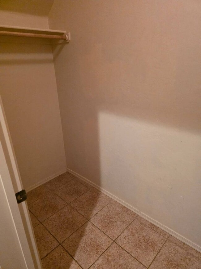Building Photo - 10414 S Painted Mare Dr