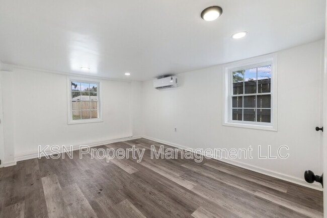 Building Photo - 2015 E 58th St