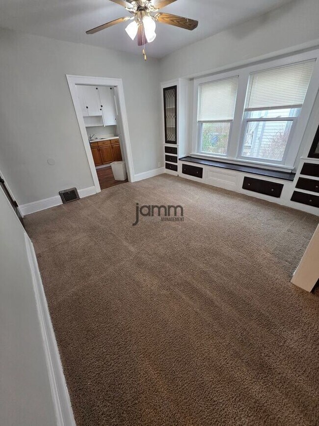 Building Photo - 2196 Lewis Dr