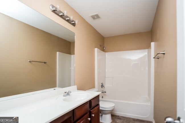 Building Photo - 6237 Selborn Dr SW