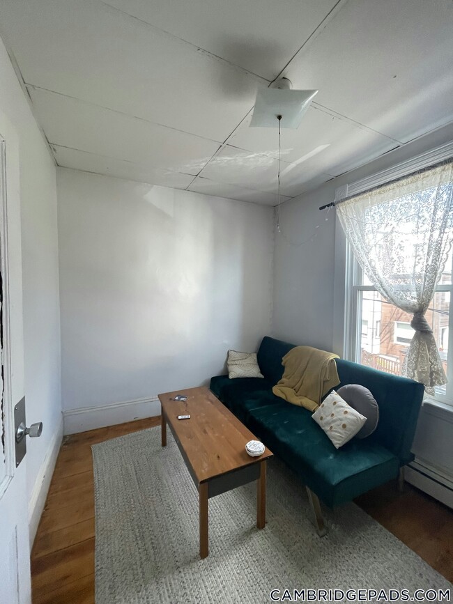 Building Photo - 8 Clary St