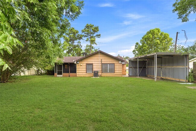 Building Photo - 8406 Highcrest Dr