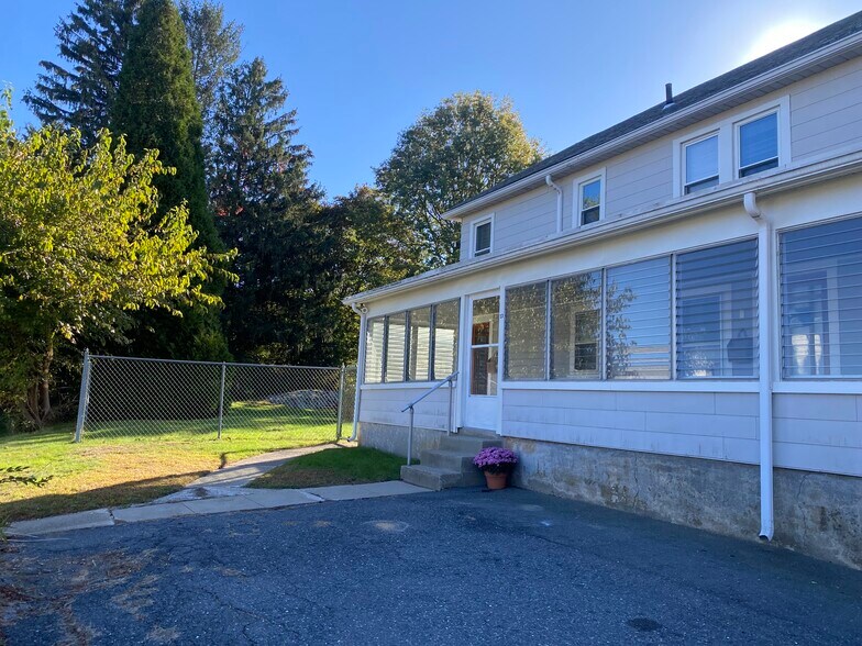 Building Photo - 13 Middle St