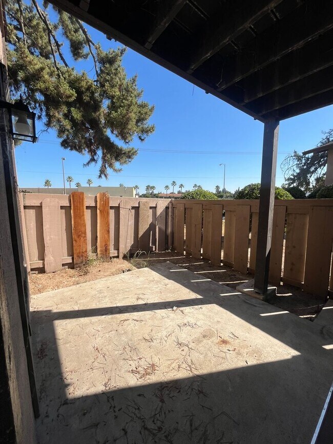 Building Photo - UNDER NEW MANAGEMENT!!! MOVE IN READY!!