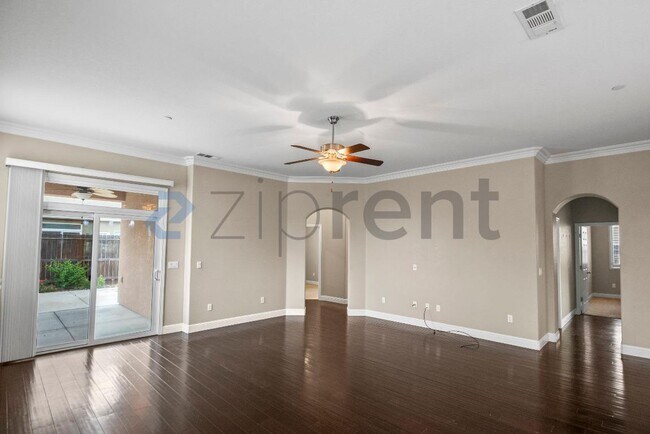 Building Photo - 1491 Maehl Dr