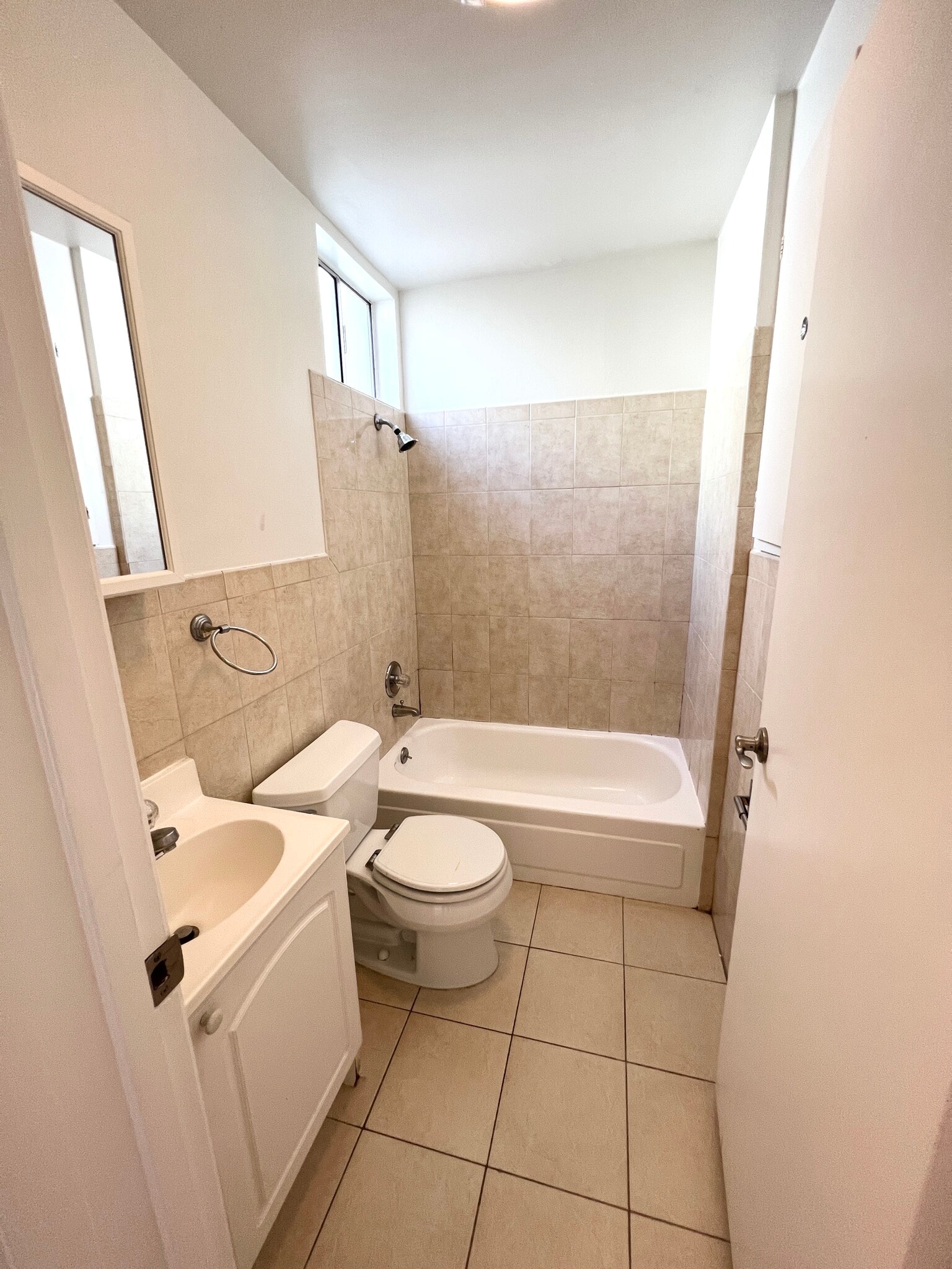 Building Photo - 44A Varennes St