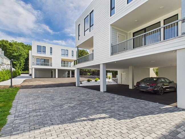 Building Photo - 904 Quinnipiac Ave