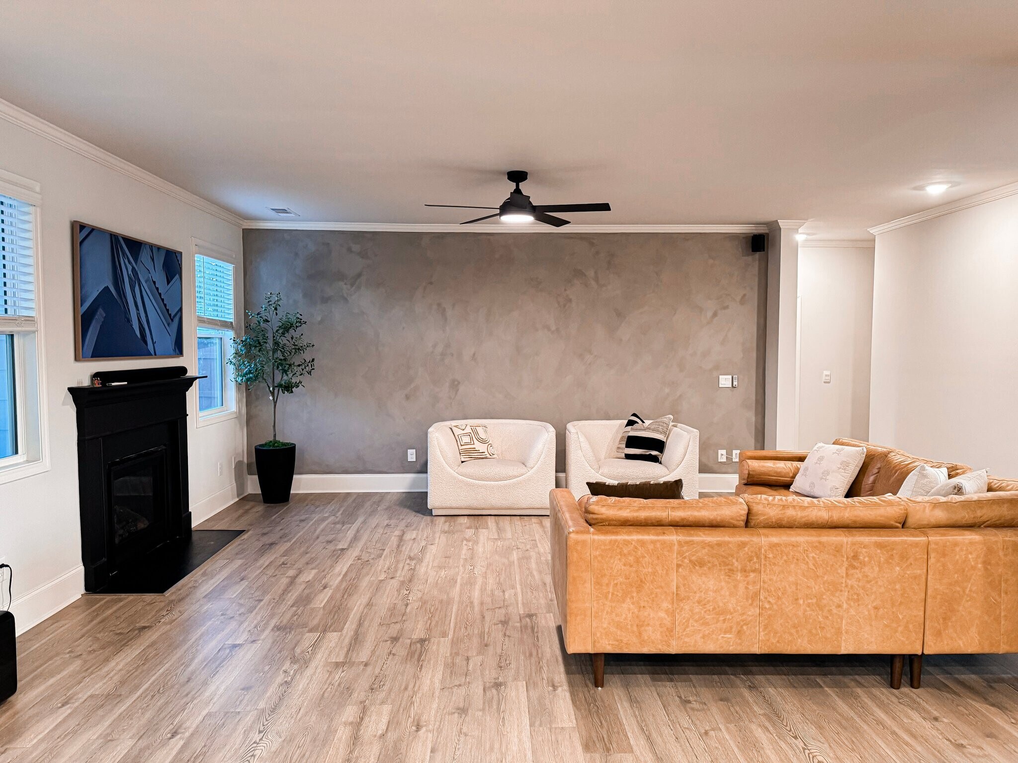 Building Photo - 221 Treeline Trl