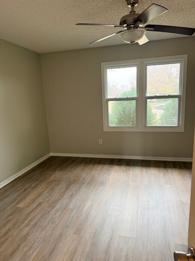 Building Photo - 7405 E 17th St N