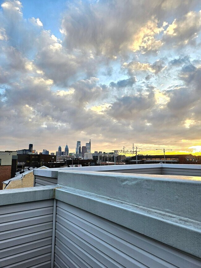 Building Photo - 742 Master St