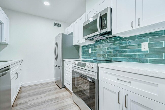 Building Photo - 7555 Katy Fwy