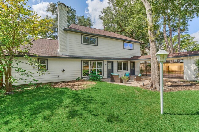 Building Photo - 6214 Fawnwood Dr