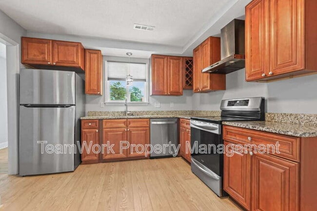 Building Photo - 313 Clearwater Dr
