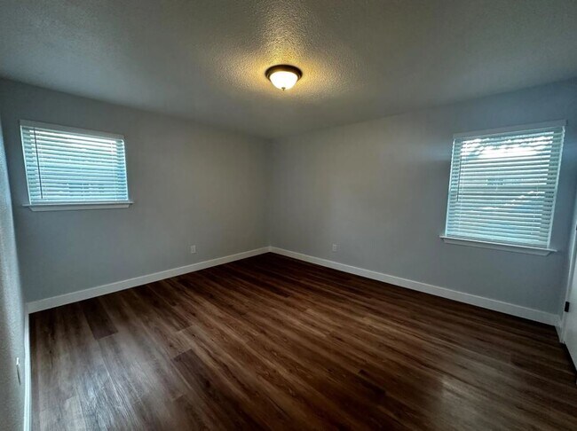Building Photo - 111 Gregory Dr