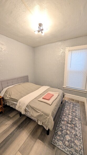 Building Photo - 710 Mulberry St