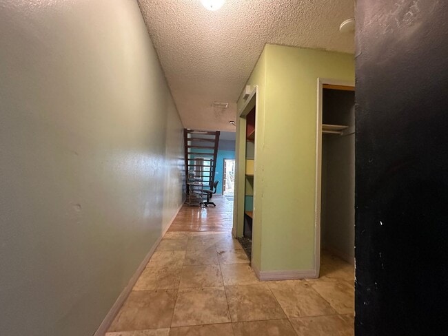 Building Photo - 12270 Fox Hound Ln