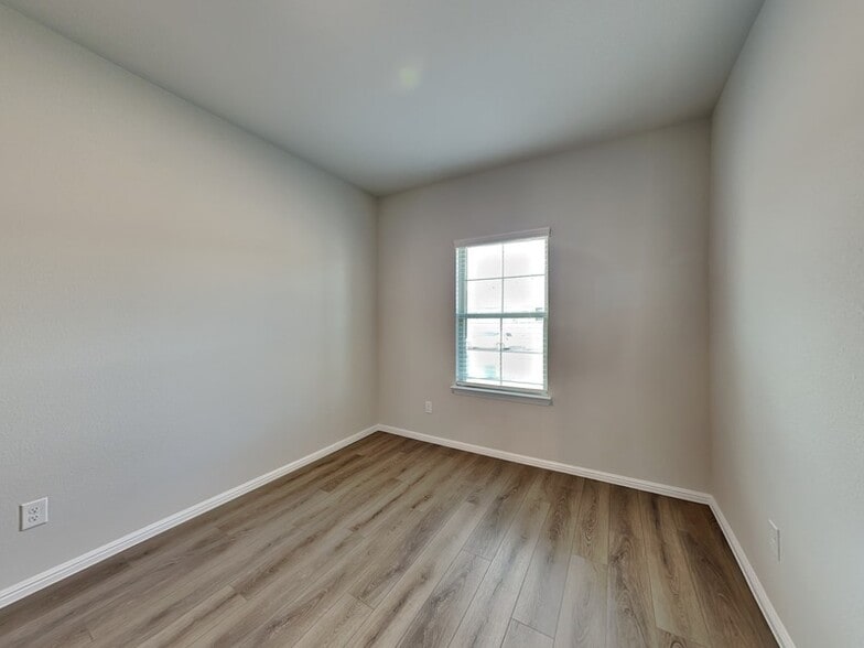 Building Photo - 427 Wydown Dr