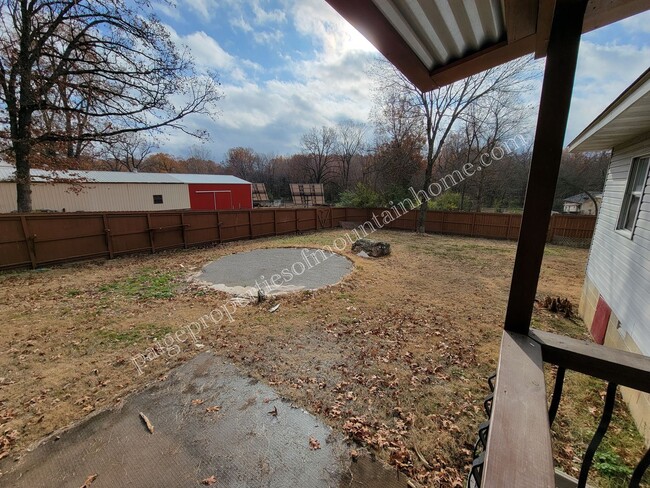 Building Photo - Town Park 3 bed 1 bath