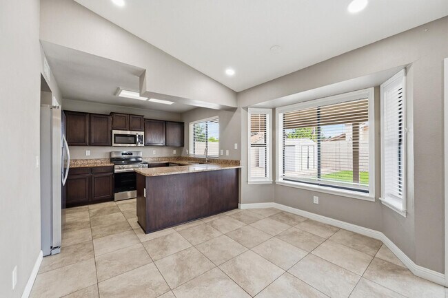 Building Photo - 5531 E Elena Ave