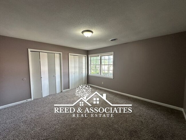 Building Photo - 2 Bedroom in Colonial - Yorkshire
