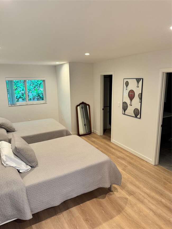 Building Photo - 2020 Coral Reef Dr