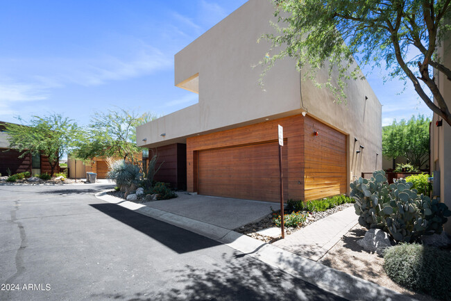 Building Photo - 6525 E Cave Creek Rd