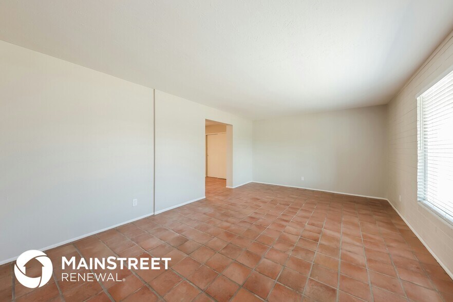 Building Photo - 4714 N 49th Dr