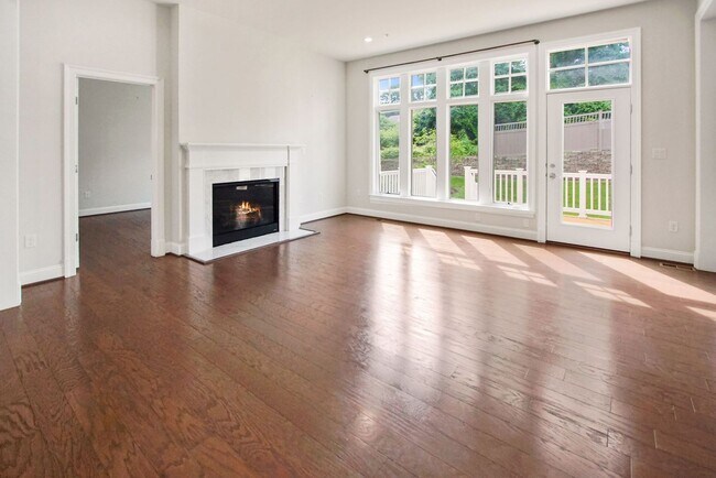 Building Photo - 5 Bed 4.5 Bath - Bethesda Single Family - ...