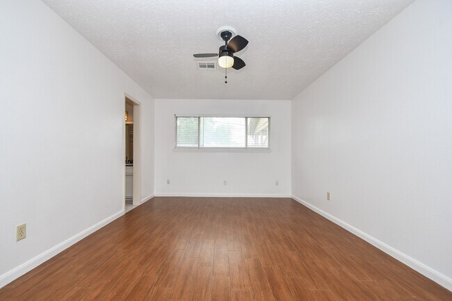 Building Photo - 7714 Eichler Dr