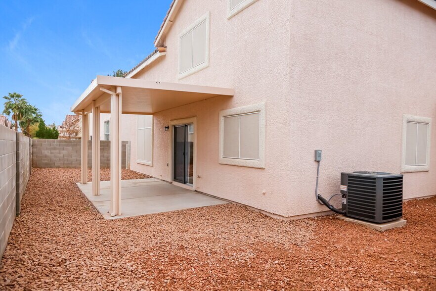 Building Photo - 2446 Cliffwood Dr