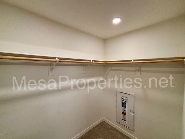 Building Photo - 9352 Solaire Pl