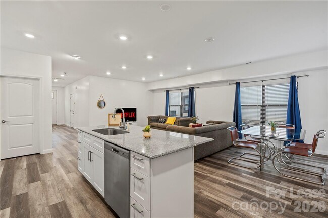 Building Photo - 2813 Ava Ave