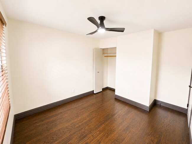 Building Photo - 9610 Britannia Ct