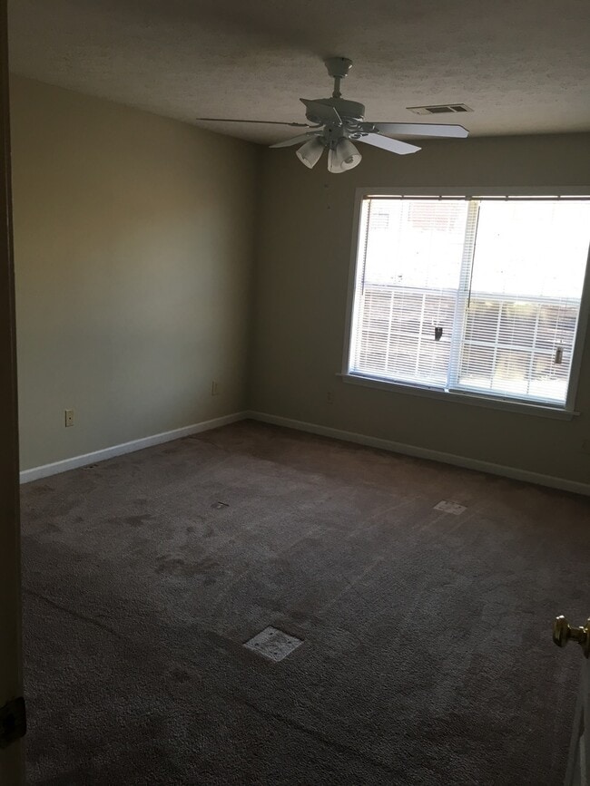Building Photo - Three Bedroom on Veterans Available This F...