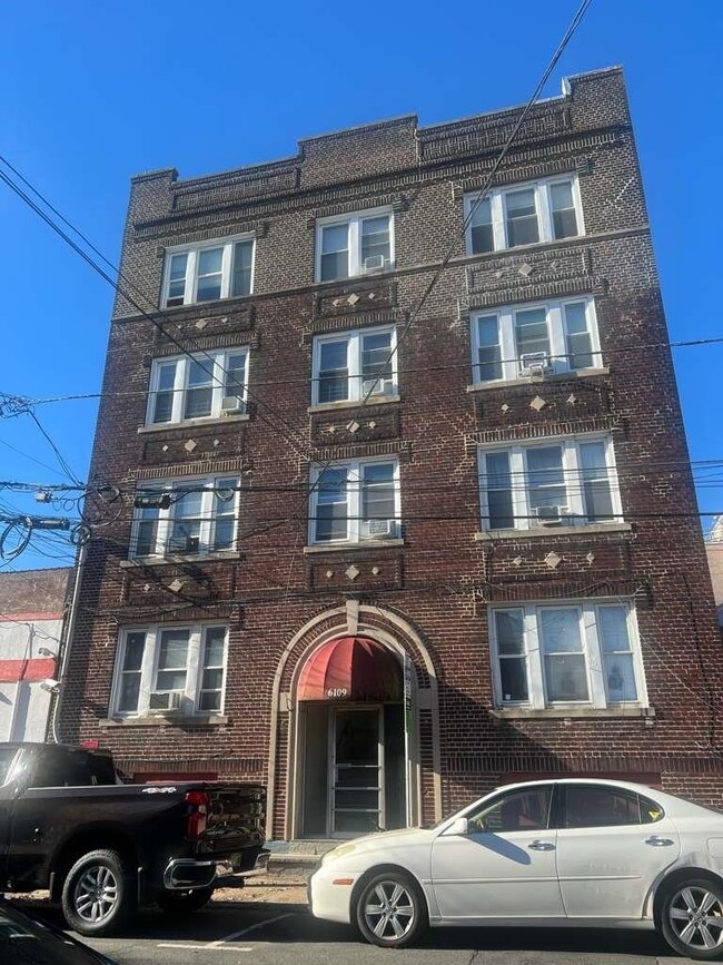 Building Photo - 6109 Monroe Pl