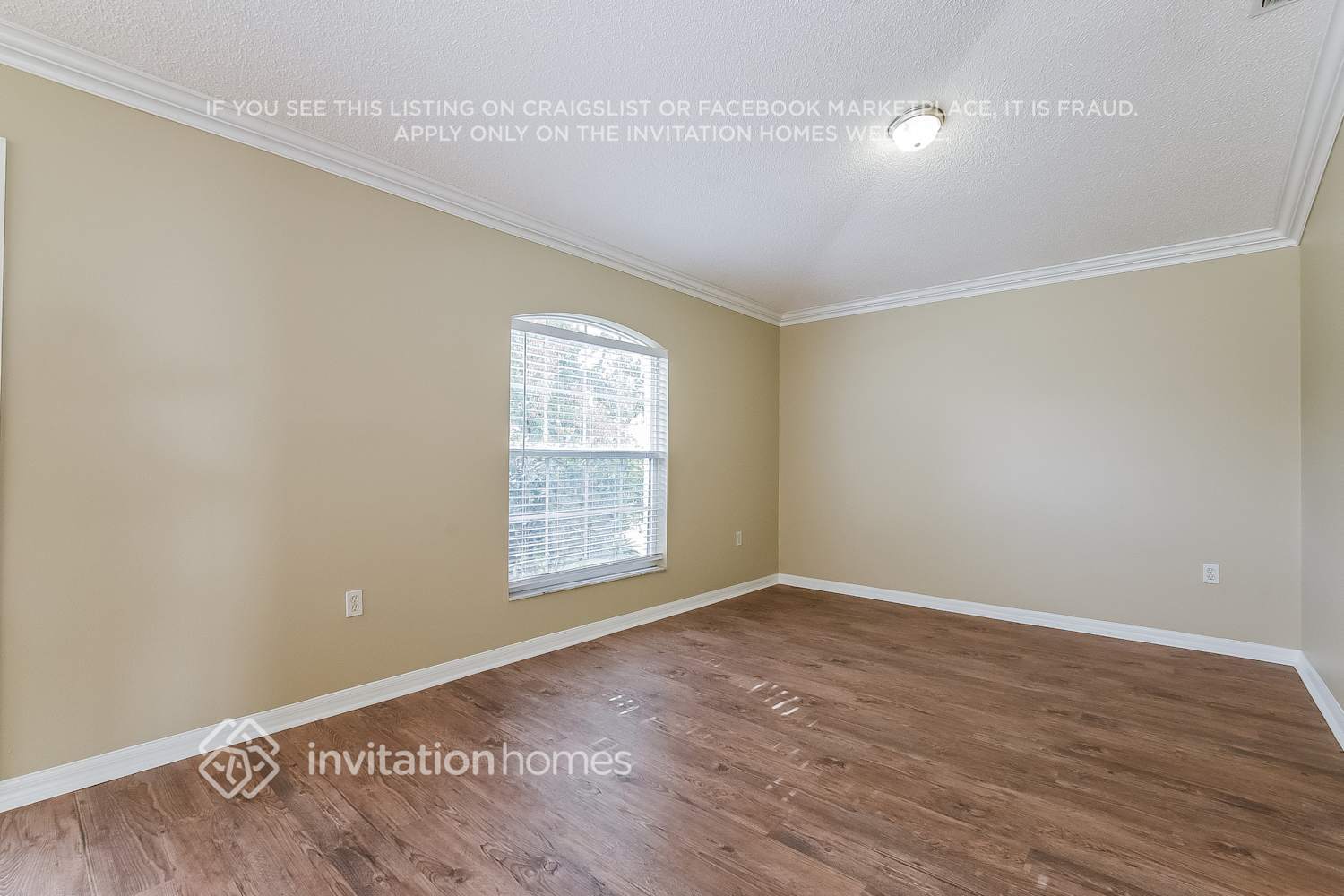 Building Photo - 702 4th Ave N